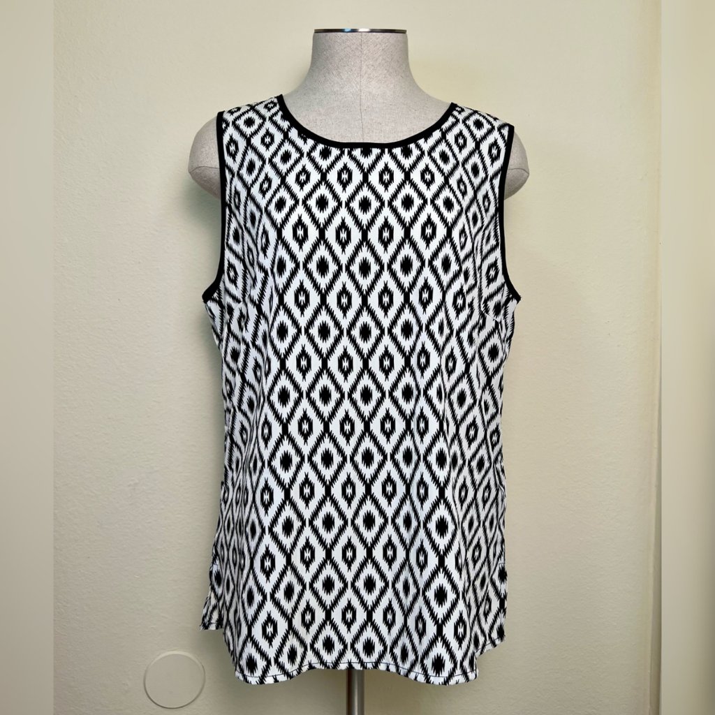 New Forever 21 Cream & Black Geometric Diamond Print Sleeveless Top Size Medium